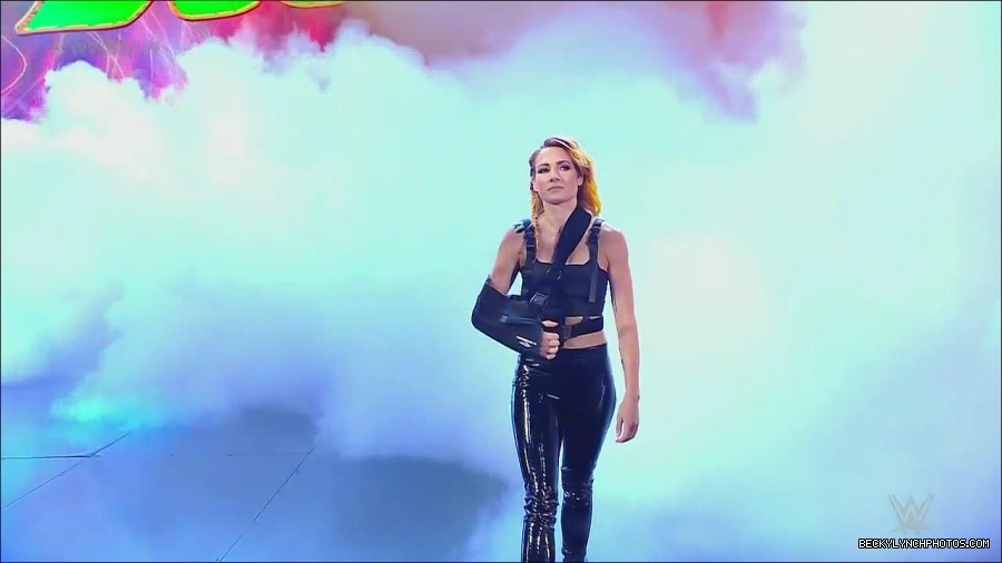 WWE_Monday_Night_Raw_2022_08_01_720p_HDTV_x264-NWCHD_mp4_000076976.jpg