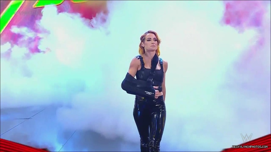 WWE_Monday_Night_Raw_2022_08_01_720p_HDTV_x264-NWCHD_mp4_000077777.jpg
