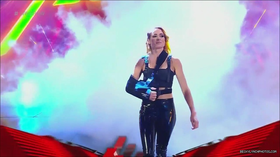 WWE_Monday_Night_Raw_2022_08_01_720p_HDTV_x264-NWCHD_mp4_000078178.jpg