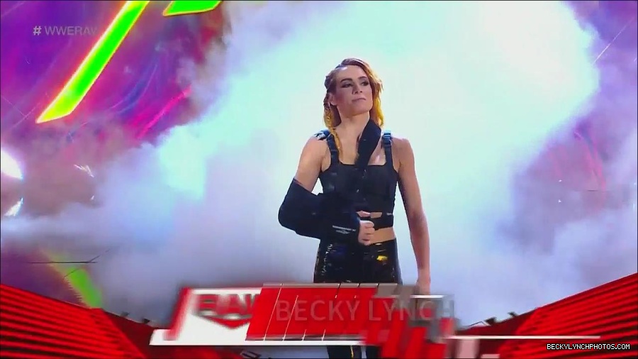 WWE_Monday_Night_Raw_2022_08_01_720p_HDTV_x264-NWCHD_mp4_000078578.jpg