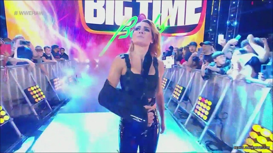 WWE_Monday_Night_Raw_2022_08_01_720p_HDTV_x264-NWCHD_mp4_000082982.jpg