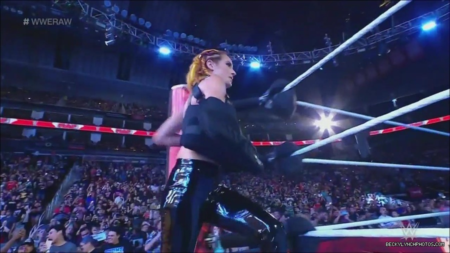WWE_Monday_Night_Raw_2022_08_01_720p_HDTV_x264-NWCHD_mp4_000094594.jpg
