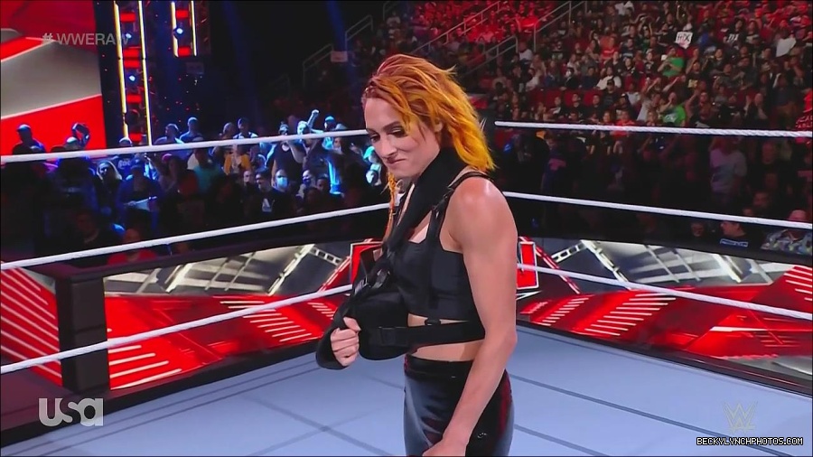 WWE_Monday_Night_Raw_2022_08_01_720p_HDTV_x264-NWCHD_mp4_000263529.jpg