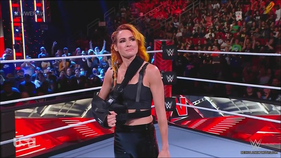 WWE_Monday_Night_Raw_2022_08_01_720p_HDTV_x264-NWCHD_mp4_000272739.jpg