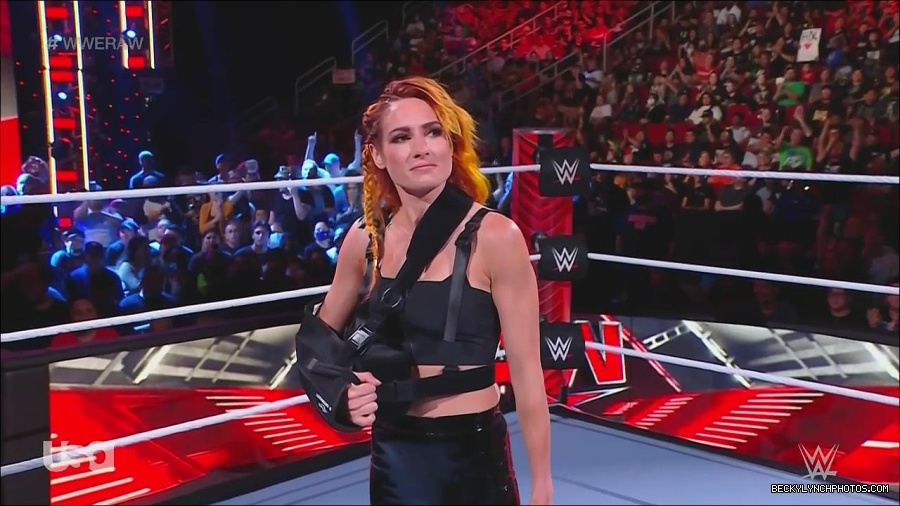 WWE_Monday_Night_Raw_2022_08_01_720p_HDTV_x264-NWCHD_mp4_000273539.jpg