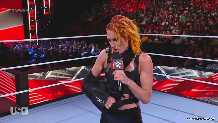 WWE_Monday_Night_Raw_2022_08_01_720p_HDTV_x264-NWCHD_mp4_000340006.jpg