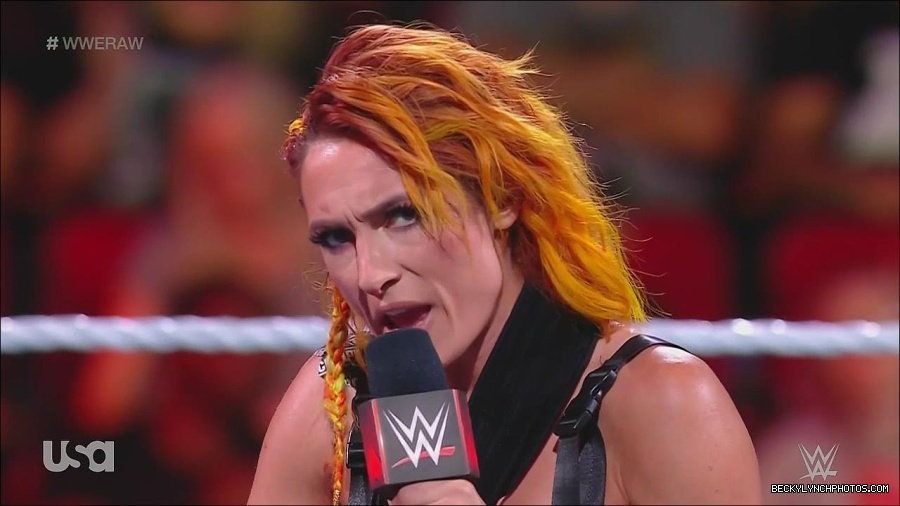 WWE_Monday_Night_Raw_2022_08_01_720p_HDTV_x264-NWCHD_mp4_000387653.jpg