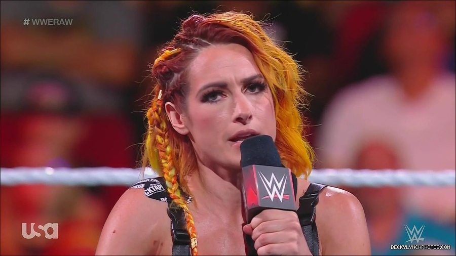 WWE_Monday_Night_Raw_2022_08_01_720p_HDTV_x264-NWCHD_mp4_000402068.jpg