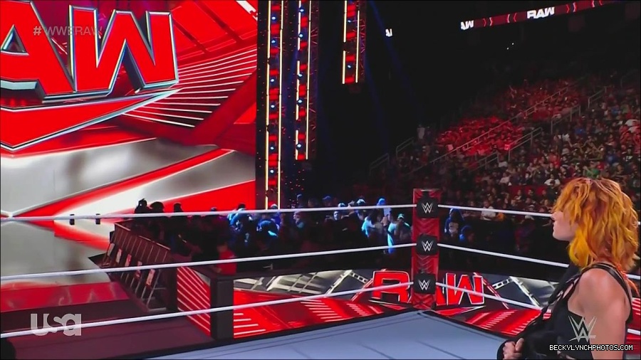 WWE_Monday_Night_Raw_2022_08_01_720p_HDTV_x264-NWCHD_mp4_000464931.jpg
