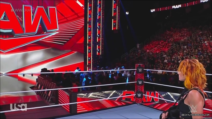 WWE_Monday_Night_Raw_2022_08_01_720p_HDTV_x264-NWCHD_mp4_000466132.jpg