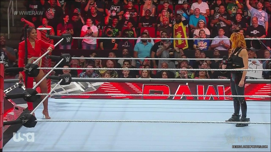 WWE_Monday_Night_Raw_2022_08_01_720p_HDTV_x264-NWCHD_mp4_000518184.jpg