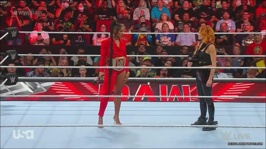WWE_Monday_Night_Raw_2022_08_01_720p_HDTV_x264-NWCHD_mp4_000536202.jpg