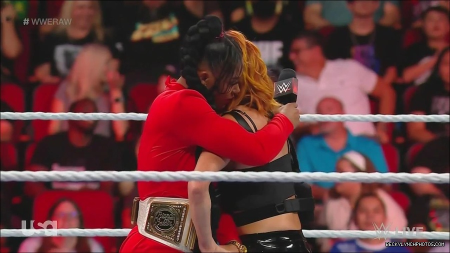 WWE_Monday_Night_Raw_2022_08_01_720p_HDTV_x264-NWCHD_mp4_000552618.jpg