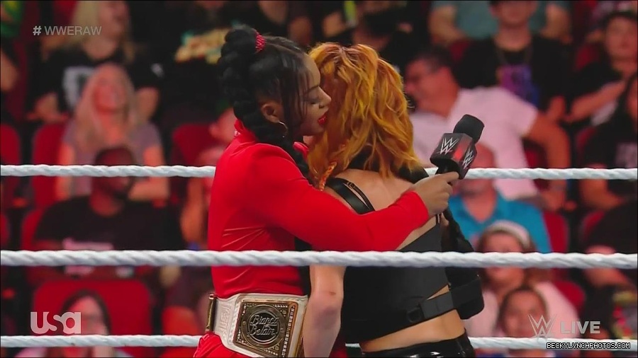 WWE_Monday_Night_Raw_2022_08_01_720p_HDTV_x264-NWCHD_mp4_000553819.jpg