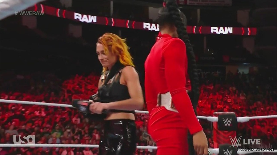 WWE_Monday_Night_Raw_2022_08_01_720p_HDTV_x264-NWCHD_mp4_000558224.jpg