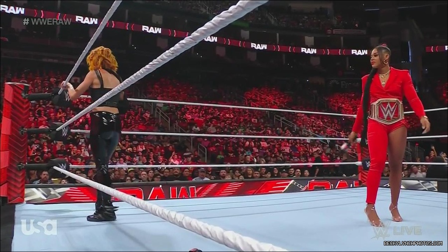 WWE_Monday_Night_Raw_2022_08_01_720p_HDTV_x264-NWCHD_mp4_000560626.jpg