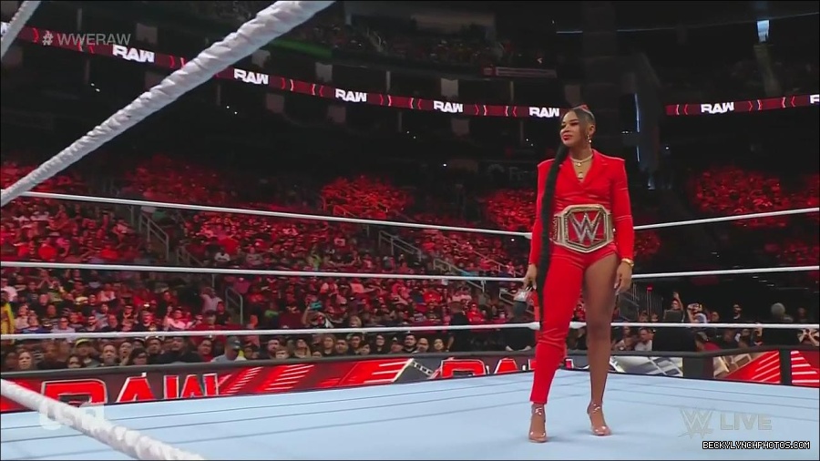 WWE_Monday_Night_Raw_2022_08_01_720p_HDTV_x264-NWCHD_mp4_000563429.jpg