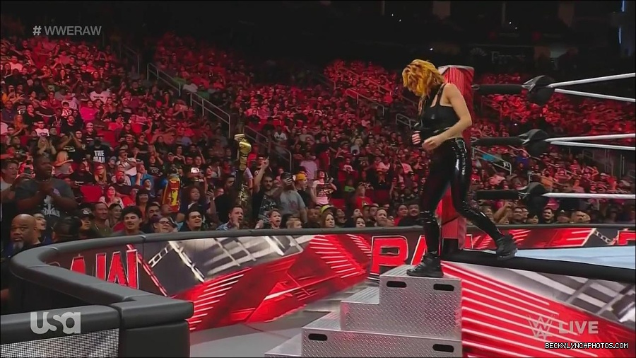WWE_Monday_Night_Raw_2022_08_01_720p_HDTV_x264-NWCHD_mp4_000573039.jpg