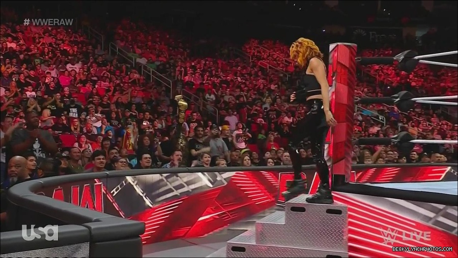 WWE_Monday_Night_Raw_2022_08_01_720p_HDTV_x264-NWCHD_mp4_000573439.jpg