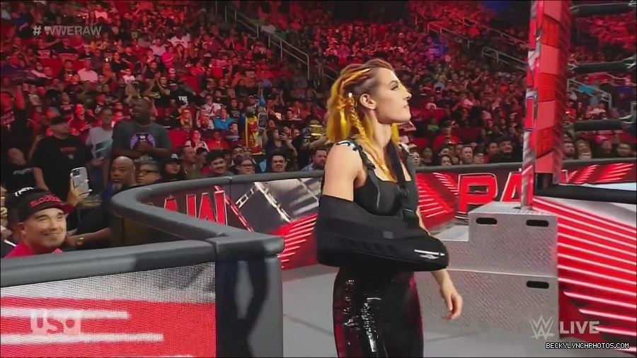 WWE_Monday_Night_Raw_2022_08_01_720p_HDTV_x264-NWCHD_mp4_000579445.jpg