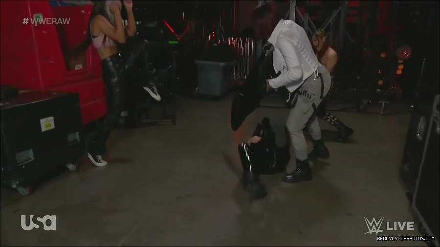 WWE_Monday_Night_Raw_2022_08_01_720p_HDTV_x264-NWCHD_mp4_000685685.jpg
