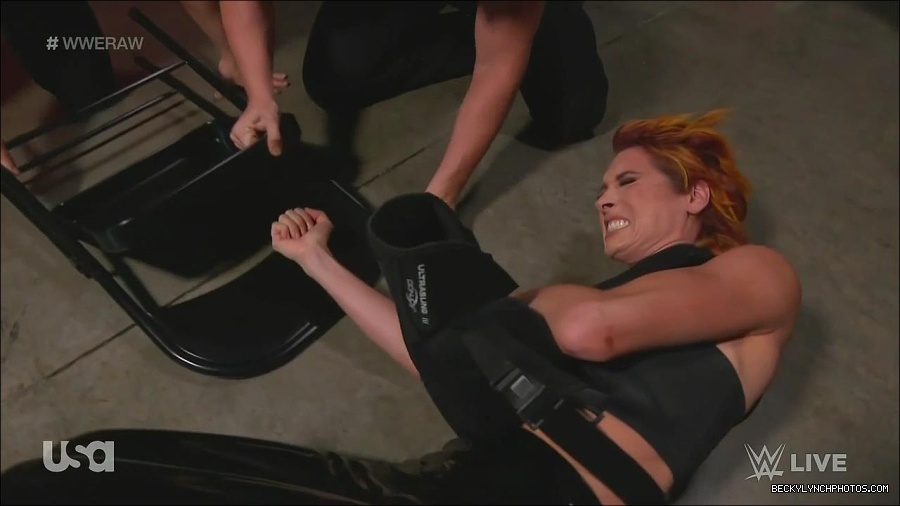 WWE_Monday_Night_Raw_2022_08_01_720p_HDTV_x264-NWCHD_mp4_000703703.jpg
