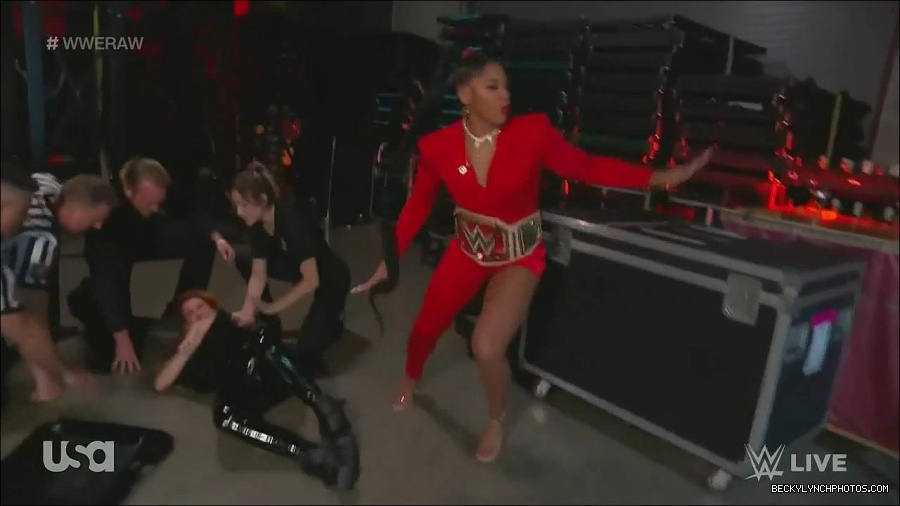 WWE_Monday_Night_Raw_2022_08_01_720p_HDTV_x264-NWCHD_mp4_000709709.jpg