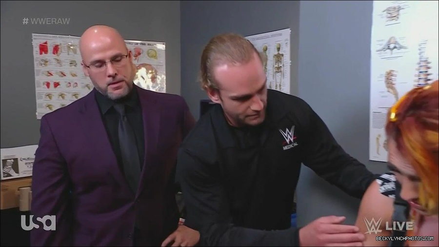 WWE_Monday_Night_Raw_2022_08_01_720p_HDTV_x264-NWCHD_mp4_001910208.jpg