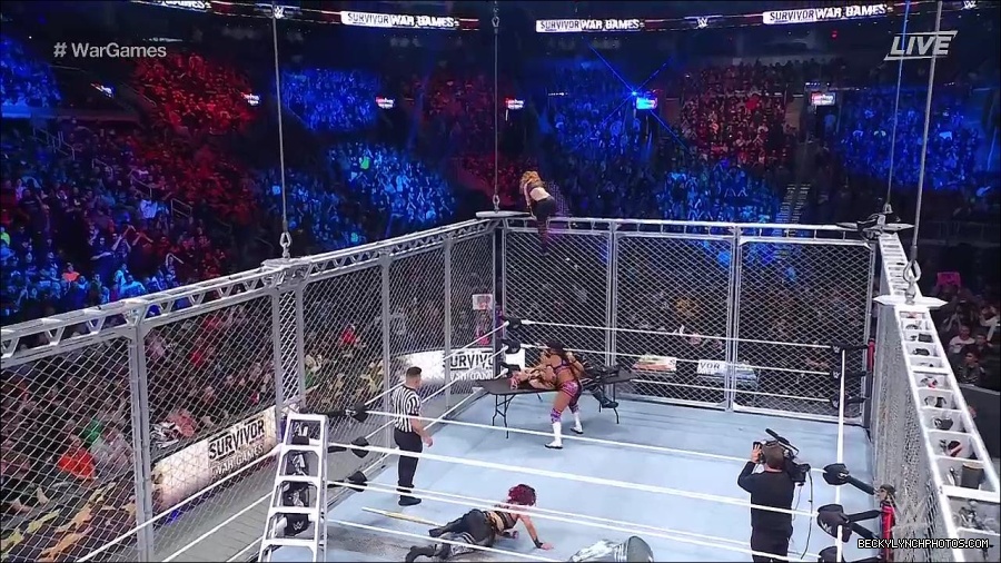 WWE_Survivor_Series_WarGames_2022_720p_WEB_h264-HEEL_mp4_003040058.jpg
