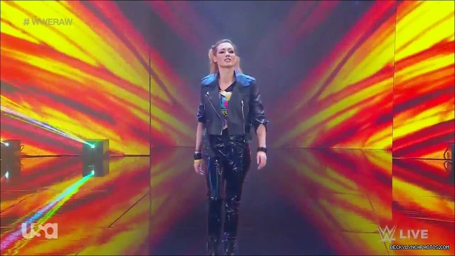 WWE_Monday_Night_Raw_2022_11_28_720p_HDTV_x264-NWCHD_mp4_000153486.jpg