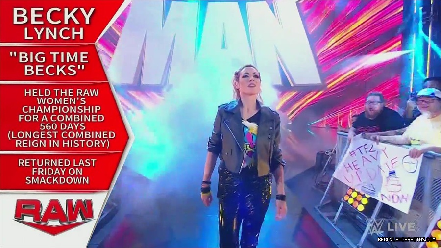 WWE_Monday_Night_Raw_2022_11_28_720p_HDTV_x264-NWCHD_mp4_000169903.jpg