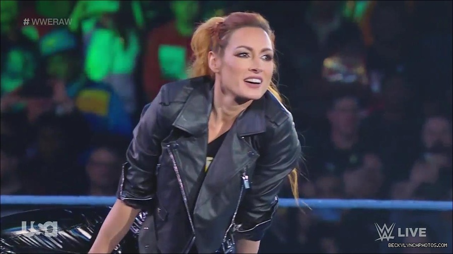WWE_Monday_Night_Raw_2022_11_28_720p_HDTV_x264-NWCHD_mp4_000195128.jpg