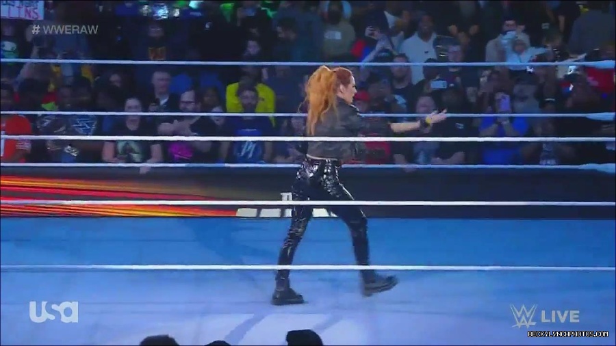 WWE_Monday_Night_Raw_2022_11_28_720p_HDTV_x264-NWCHD_mp4_000197931.jpg