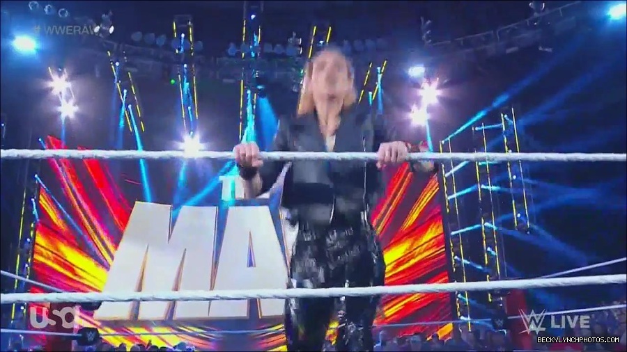 WWE_Monday_Night_Raw_2022_11_28_720p_HDTV_x264-NWCHD_mp4_000199532.jpg