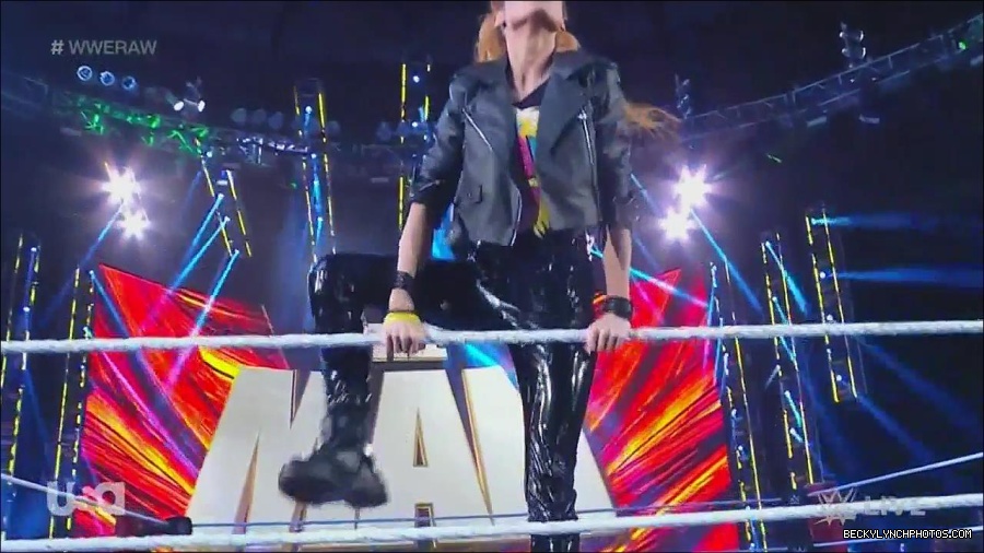 WWE_Monday_Night_Raw_2022_11_28_720p_HDTV_x264-NWCHD_mp4_000199933.jpg