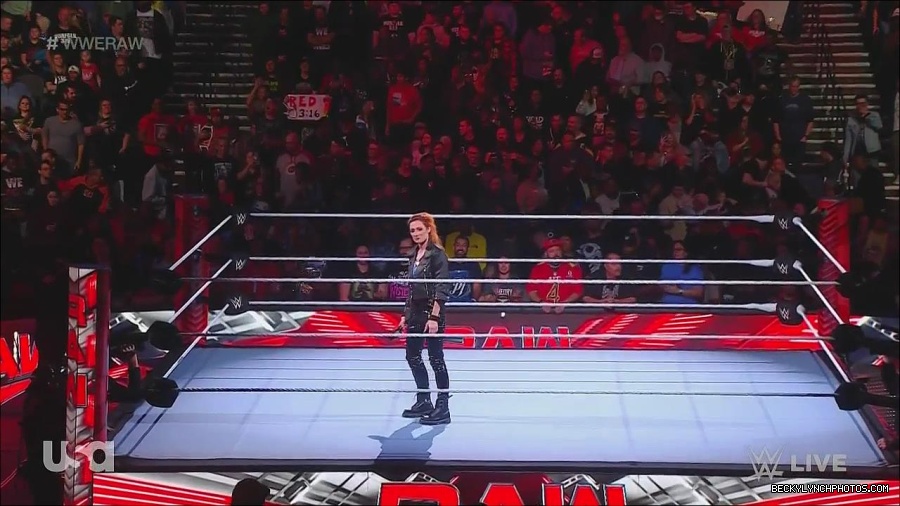 WWE_Monday_Night_Raw_2022_11_28_720p_HDTV_x264-NWCHD_mp4_000223556.jpg