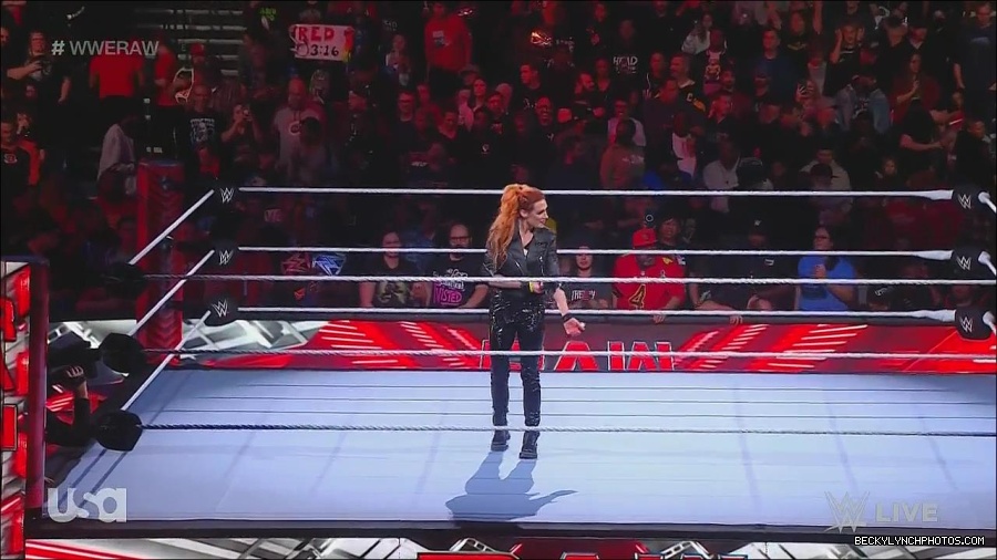 WWE_Monday_Night_Raw_2022_11_28_720p_HDTV_x264-NWCHD_mp4_000225558.jpg
