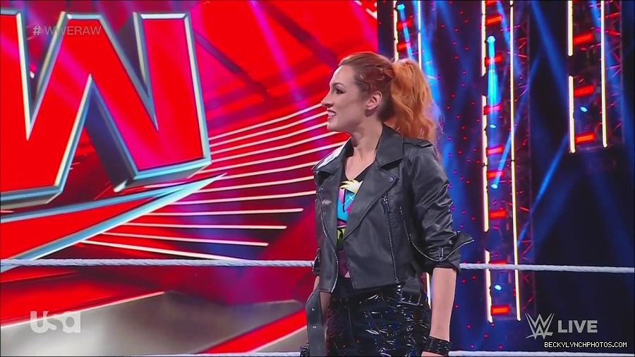 WWE_Monday_Night_Raw_2022_11_28_720p_HDTV_x264-NWCHD_mp4_000234767.jpg