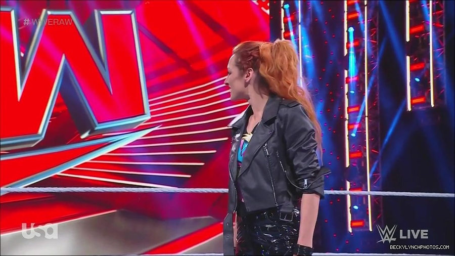 WWE_Monday_Night_Raw_2022_11_28_720p_HDTV_x264-NWCHD_mp4_000235168.jpg