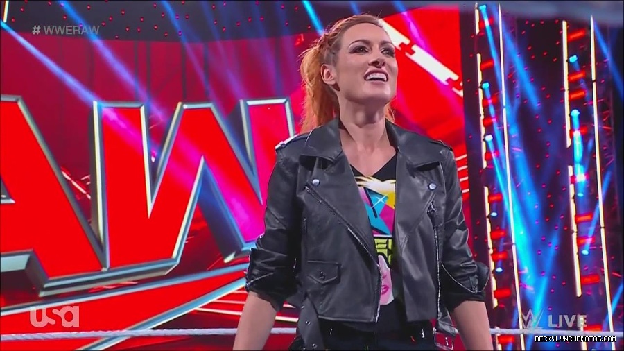 WWE_Monday_Night_Raw_2022_11_28_720p_HDTV_x264-NWCHD_mp4_000248381.jpg