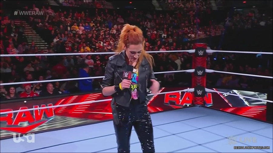 WWE_Monday_Night_Raw_2022_11_28_720p_HDTV_x264-NWCHD_mp4_000252385.jpg