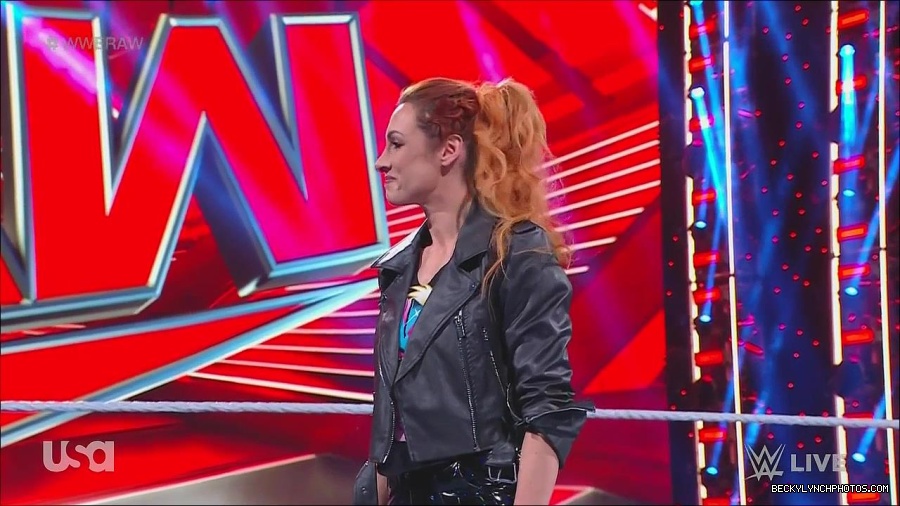 WWE_Monday_Night_Raw_2022_11_28_720p_HDTV_x264-NWCHD_mp4_000274807.jpg