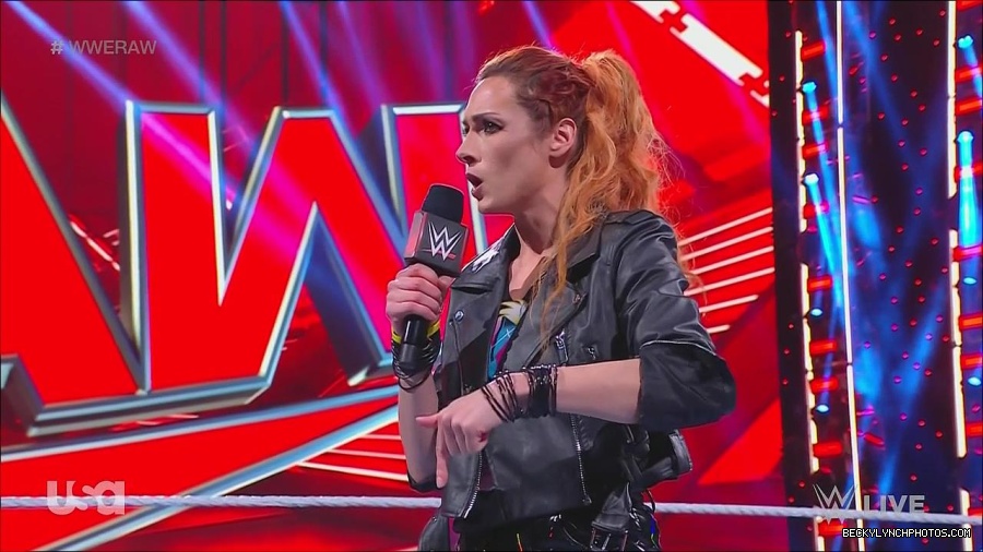 WWE_Monday_Night_Raw_2022_11_28_720p_HDTV_x264-NWCHD_mp4_000288821.jpg