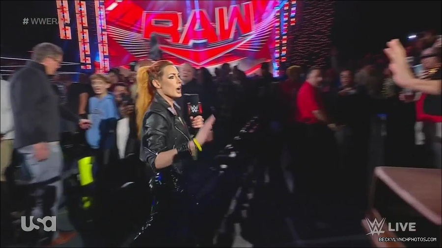 WWE_Monday_Night_Raw_2022_11_28_720p_HDTV_x264-NWCHD_mp4_000312845.jpg