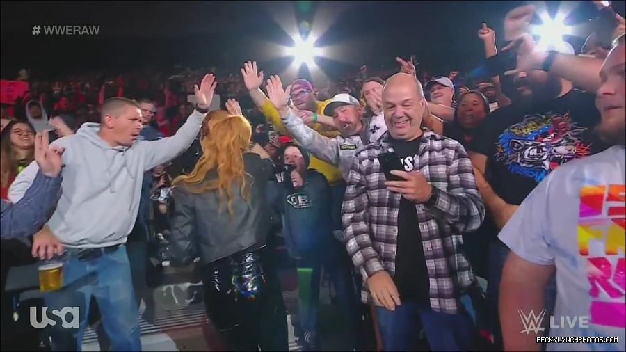 WWE_Monday_Night_Raw_2022_11_28_720p_HDTV_x264-NWCHD_mp4_000324457.jpg