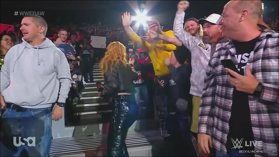 WWE_Monday_Night_Raw_2022_11_28_720p_HDTV_x264-NWCHD_mp4_000326859.jpg
