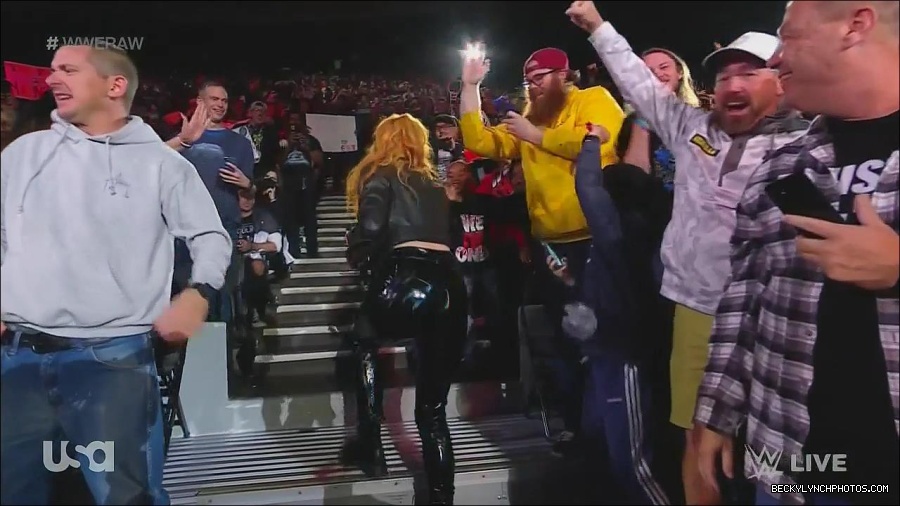 WWE_Monday_Night_Raw_2022_11_28_720p_HDTV_x264-NWCHD_mp4_000327260.jpg