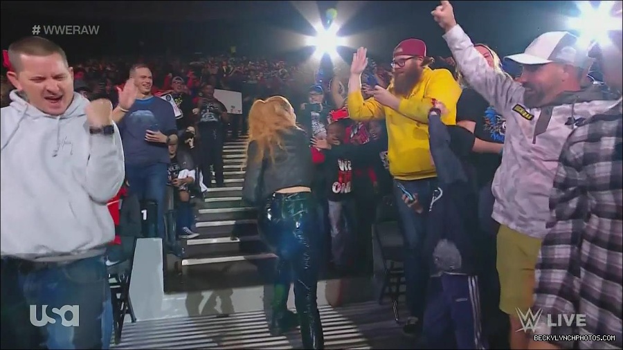 WWE_Monday_Night_Raw_2022_11_28_720p_HDTV_x264-NWCHD_mp4_000327660.jpg