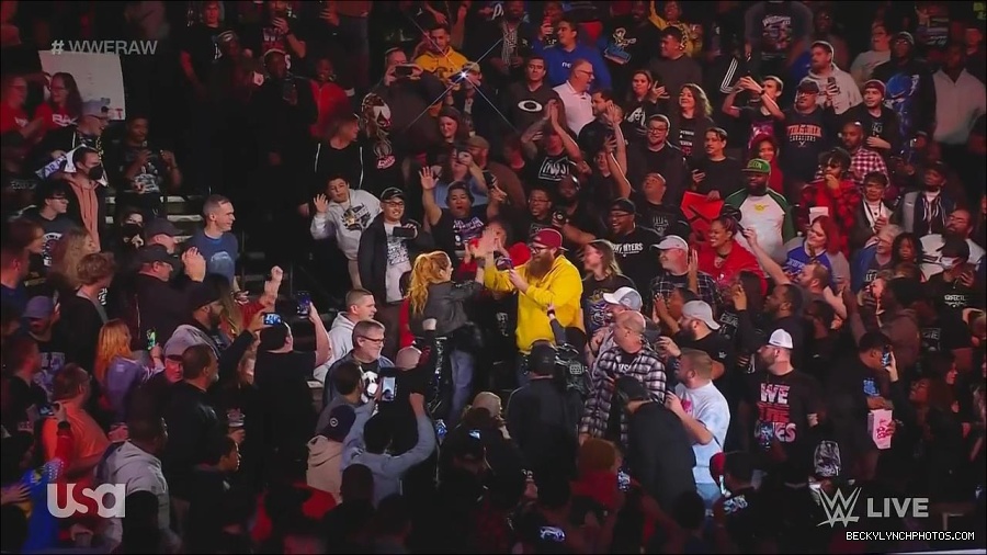 WWE_Monday_Night_Raw_2022_11_28_720p_HDTV_x264-NWCHD_mp4_000328861.jpg