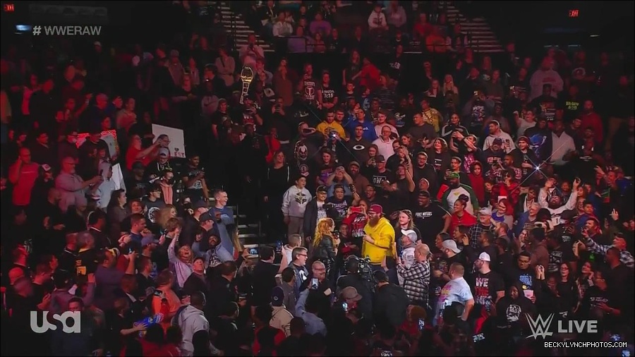 WWE_Monday_Night_Raw_2022_11_28_720p_HDTV_x264-NWCHD_mp4_000332065.jpg